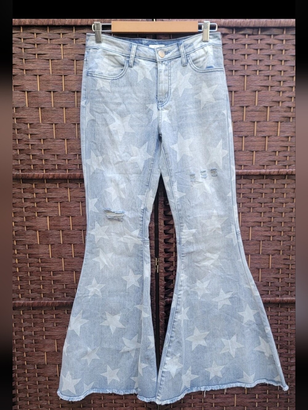 Easel Star-Print Light Wash Flared Jeans Size L 🔥